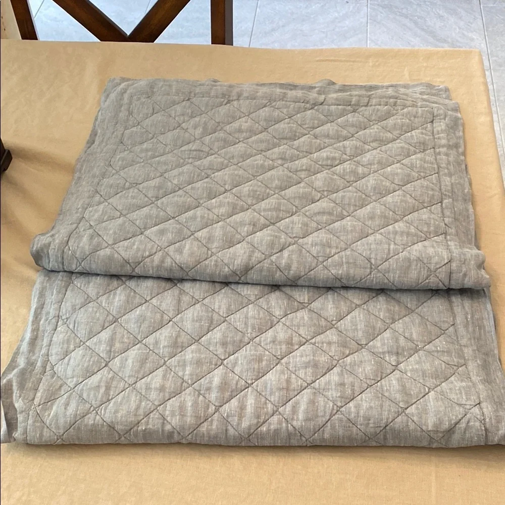 Pottery Barn Diamond Quilted Two Linen King Shams